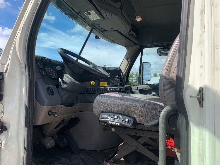 2019 Freightliner Cascadia — photo 9
