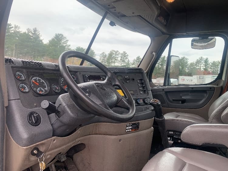 2019 Freightliner Cascadia — photo 10