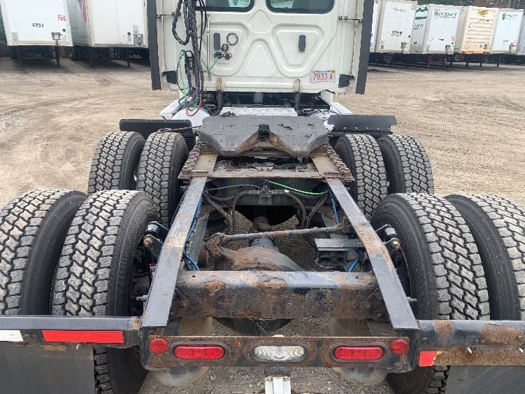 2019 Freightliner Cascadia — photo 6