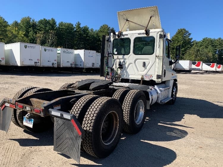 2019 Freightliner Cascadia — photo 7