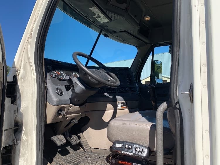 2019 Freightliner Cascadia — photo 9
