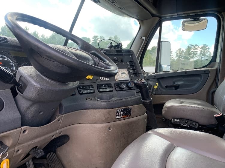 2019 Freightliner Cascadia — photo 10