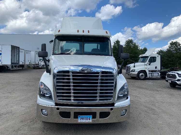 2019 Freightliner Cascadia — photo 2