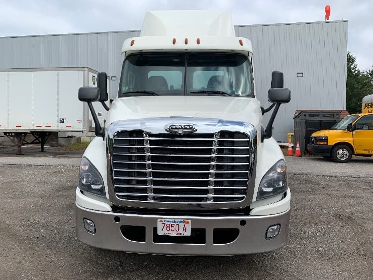 2019 Freightliner Cascadia — photo 2
