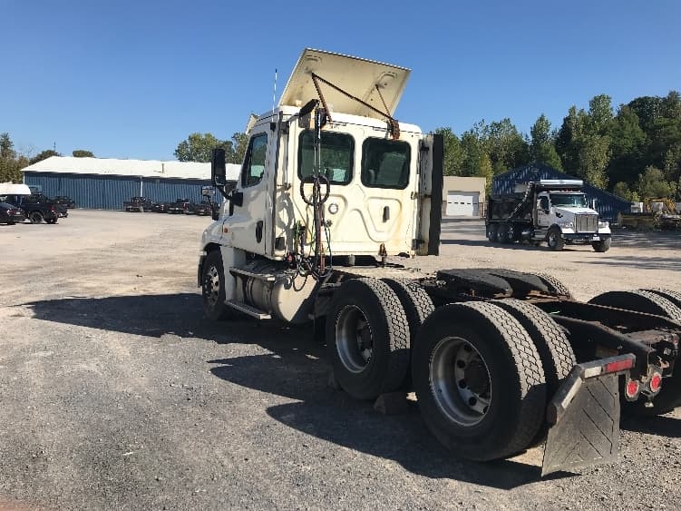 2019 Freightliner Cascadia — photo 5