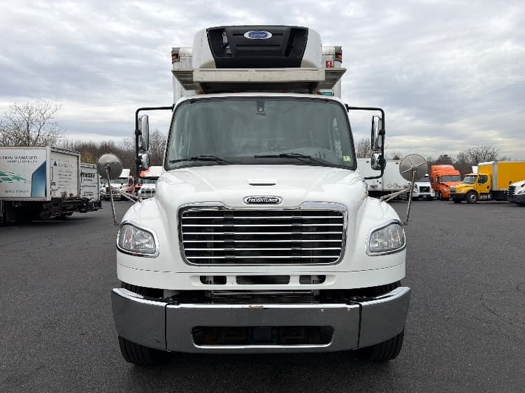 2019 Freightliner M2 106 — photo 2