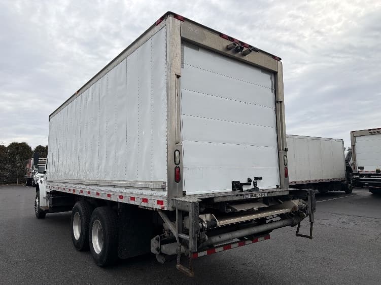 2019 Freightliner M2 106 — photo 6