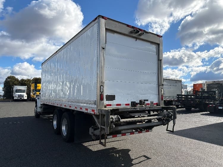 2019 Freightliner M2 106 — photo 6
