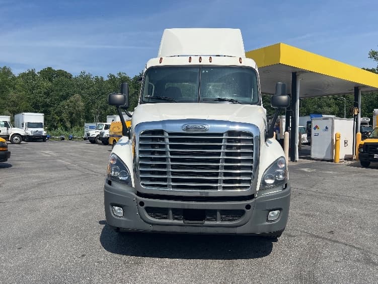 2019 Freightliner Cascadia — photo 2