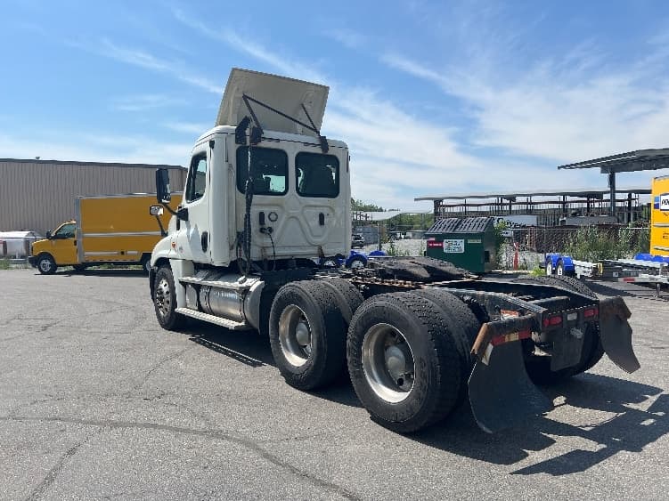 2019 Freightliner Cascadia — photo 5