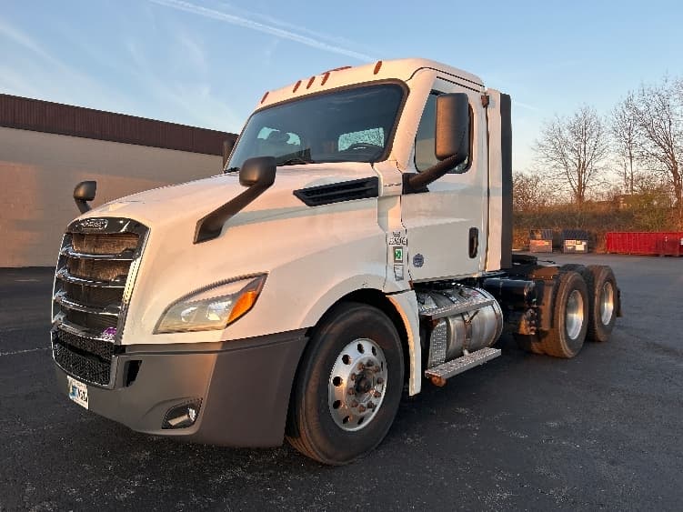 2021 Freightliner Cascadia — photo 3