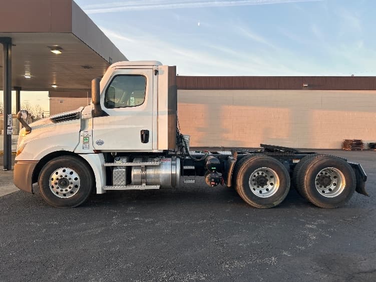 2021 Freightliner Cascadia — photo 4
