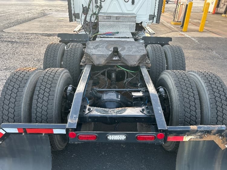 2021 Freightliner Cascadia — photo 6