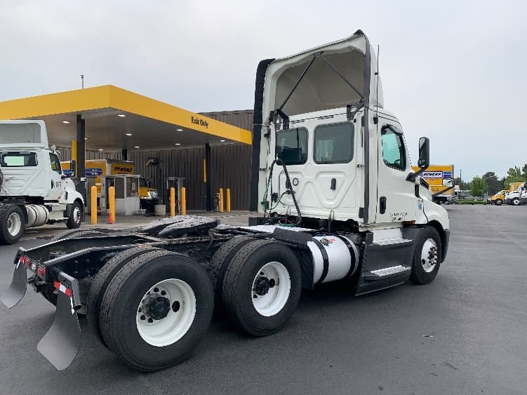 2019 Freightliner Cascadia — photo 7