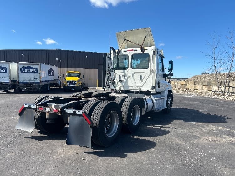 2019 Freightliner Cascadia — photo 7