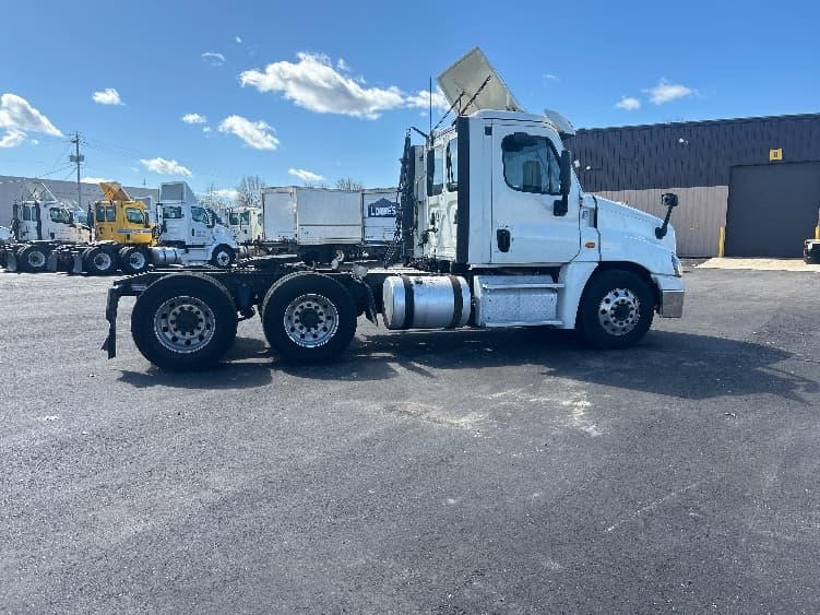 2019 Freightliner Cascadia — photo 8