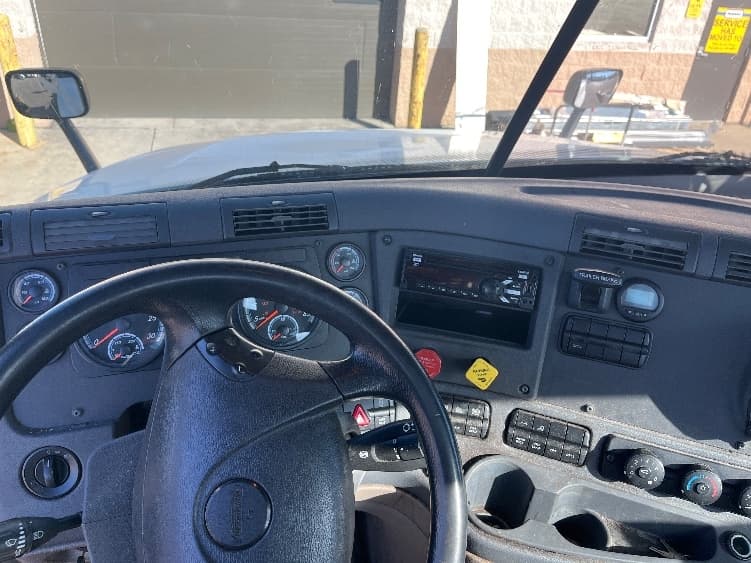 2019 Freightliner Cascadia — photo 10