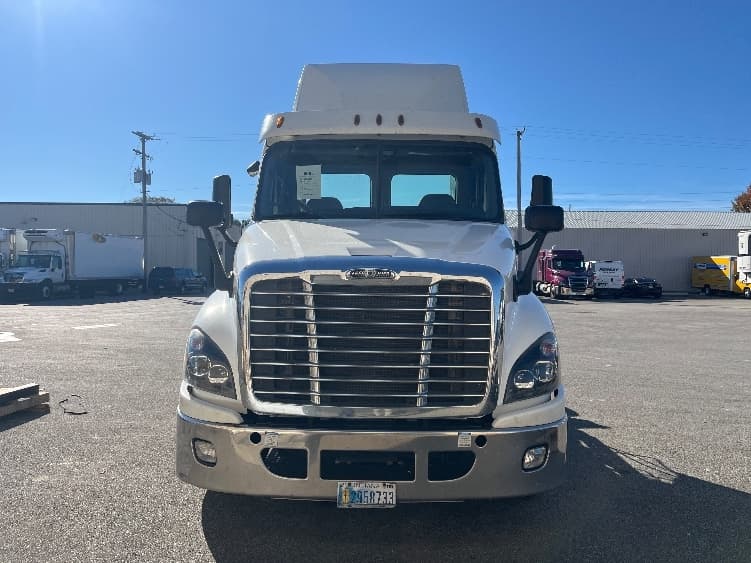 2019 Freightliner Cascadia — photo 2