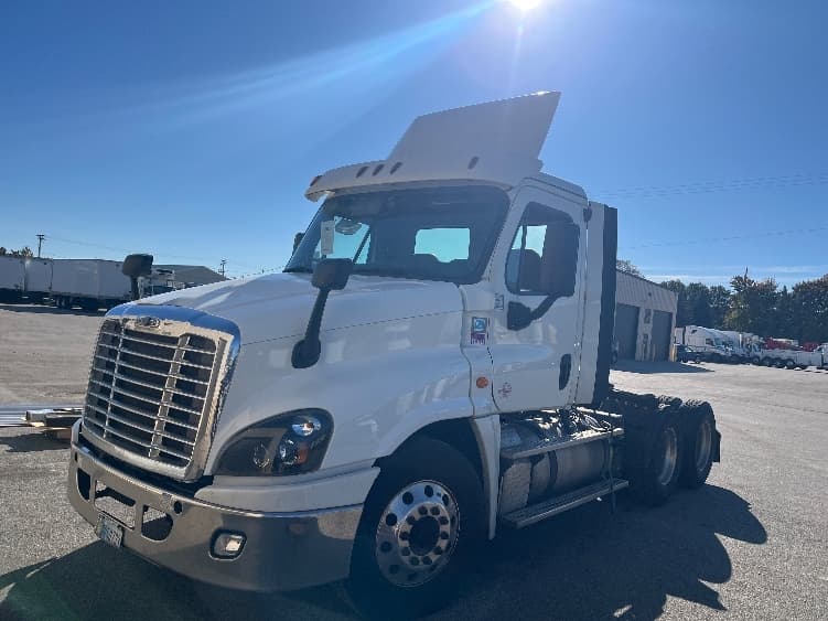 2019 Freightliner Cascadia — photo 3