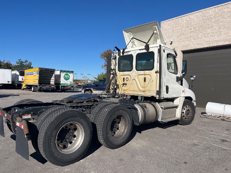 2019 Freightliner Cascadia — photo 6