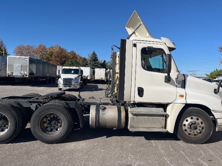 2019 Freightliner Cascadia — photo 7