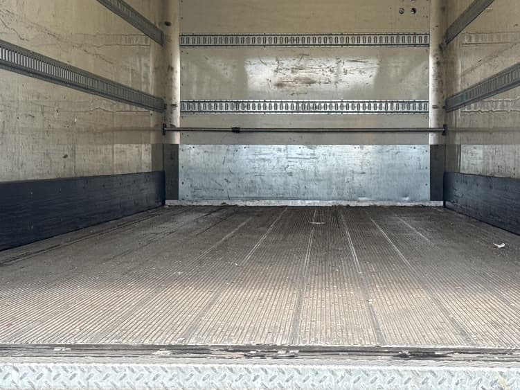 2019 Hino 338 — photo 10