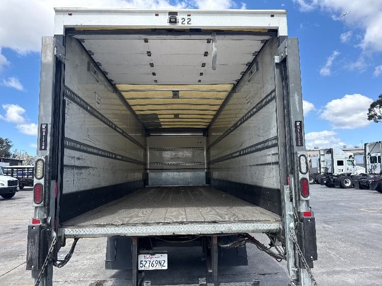 2019 Hino 338 — photo 8