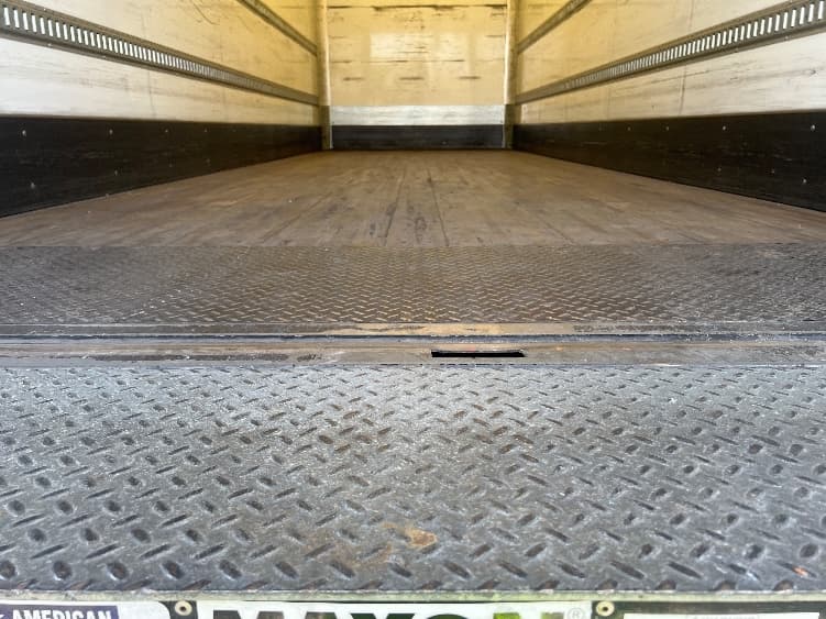 2019 Hino 338 — photo 10