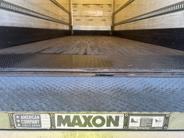 2019 Hino 338 — photo 10