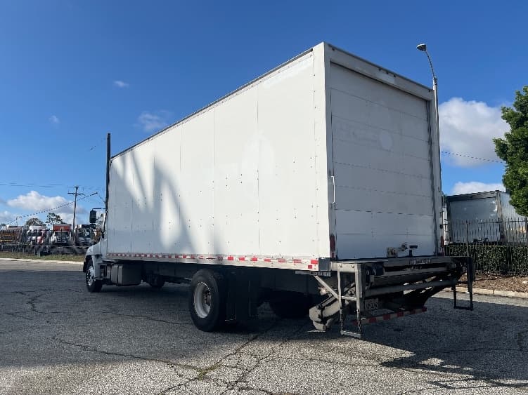 2019 Hino 338 — photo 6