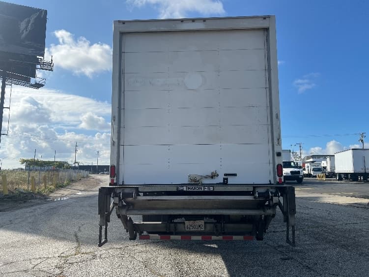 2019 Hino 338 — photo 7