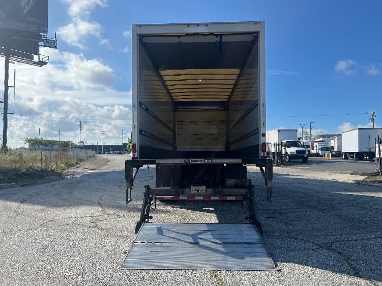 2019 Hino 338 — photo 9