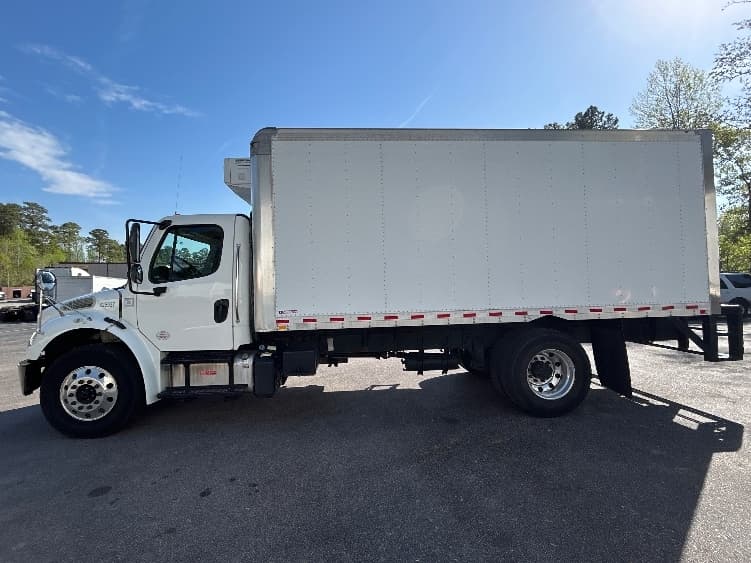 2019 Freightliner M2 106 — photo 4