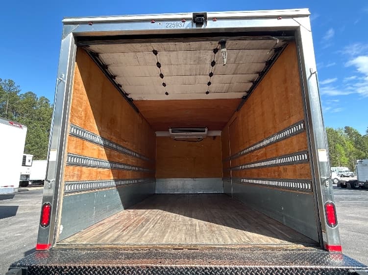 2019 Freightliner M2 106 — photo 8