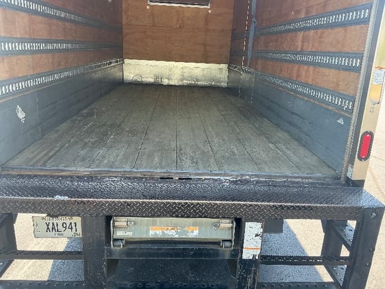 2019 Freightliner M2 106 — photo 9