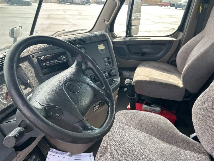 2019 Freightliner Cascadia — photo 10