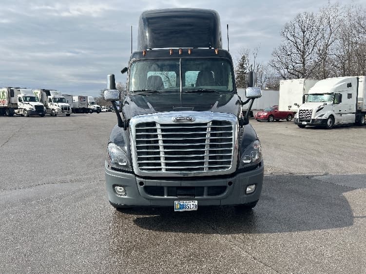 2019 Freightliner Cascadia — photo 2