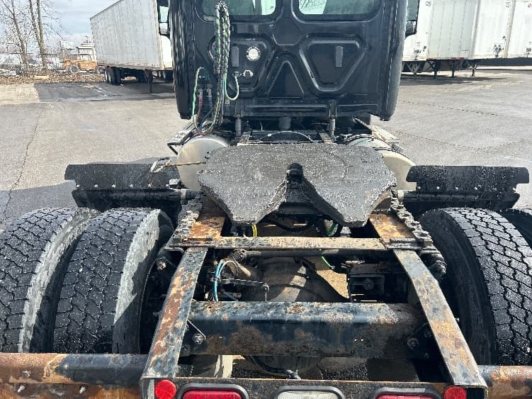 2019 Freightliner Cascadia — photo 6