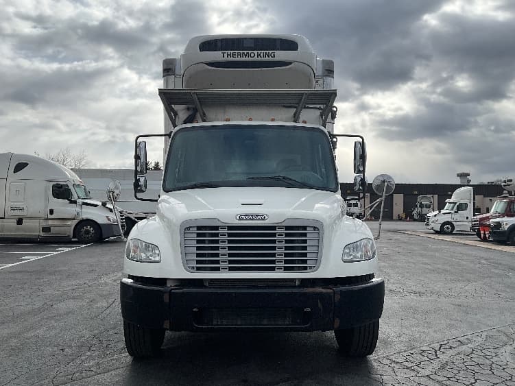 2019 Freightliner M2 106 — photo 2