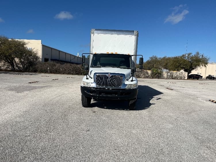 2019 International 4300 — photo 2