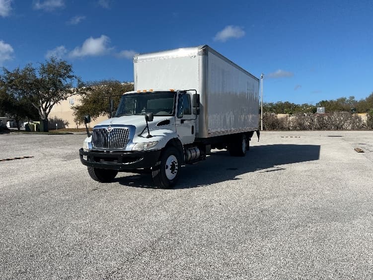 2019 International 4300 — photo 3