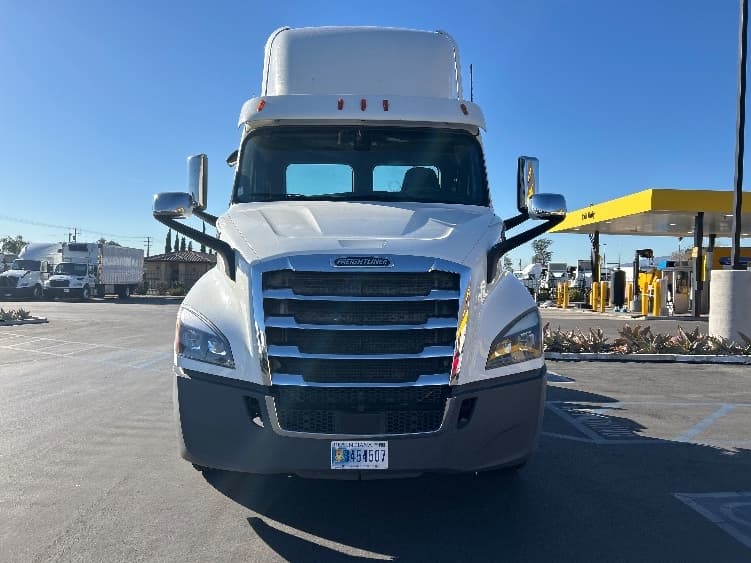 2019 Freightliner Cascadia — photo 2