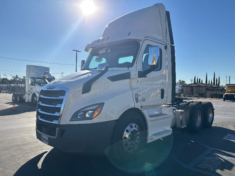 2019 Freightliner Cascadia — photo 3