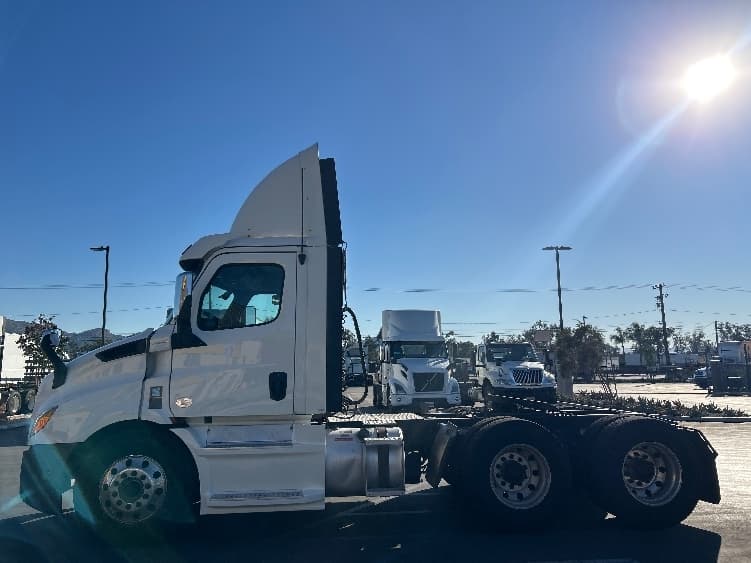 2019 Freightliner Cascadia — photo 4