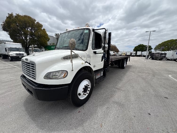 2019 Freightliner M2 106 — photo 3