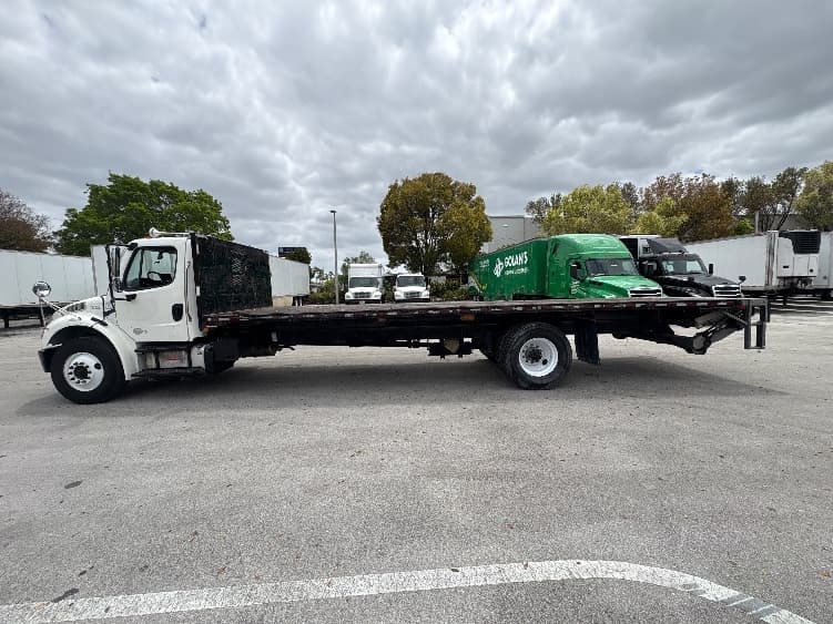 2019 Freightliner M2 106 — photo 4