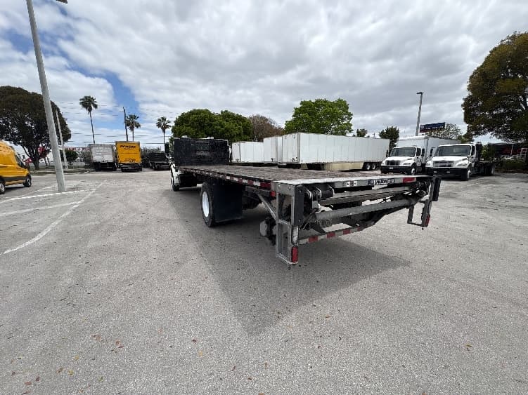 2019 Freightliner M2 106 — photo 6