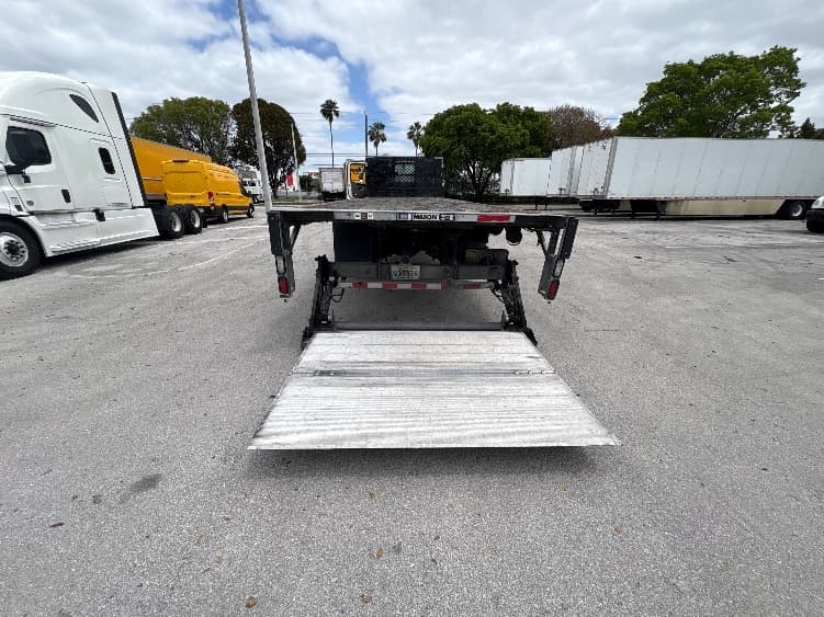 2019 Freightliner M2 106 — photo 9