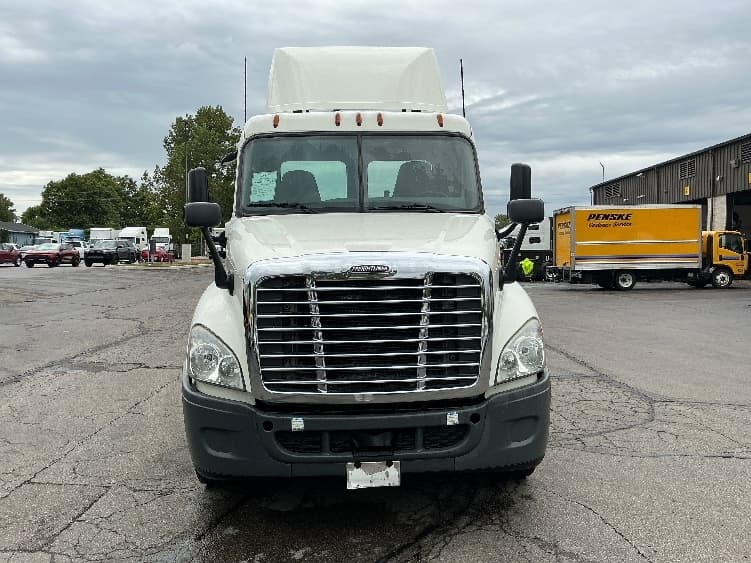 2019 Freightliner Cascadia — photo 2