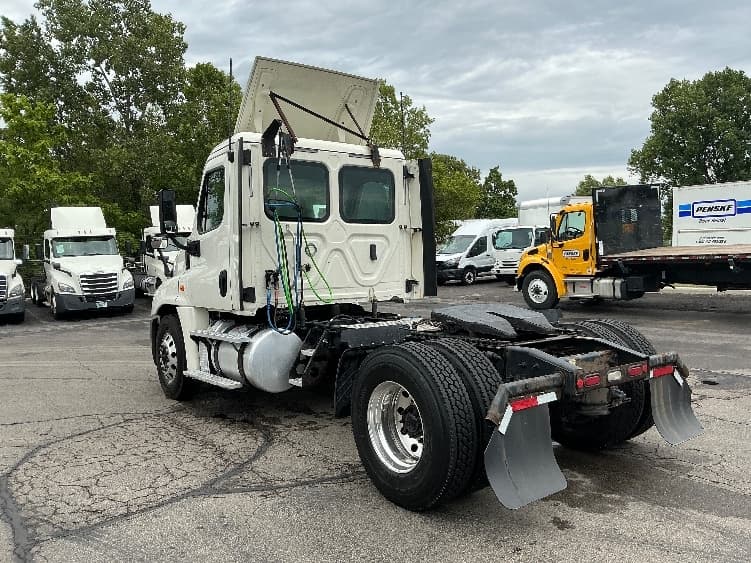 2019 Freightliner Cascadia — photo 5